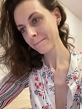 Snapshot of MissAnuta chatting on 03/10/25, 04:14 MissAnuta online show from 03/10/25, 04:14