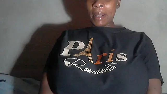 Snapshot of Choco-Coco10 chatting on 10/18/25, 10:05 Choco-Coco10 online show from 10/18/25, 10:05