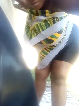 Snapshot of Choco-Coco10 chatting on 10/24/25, 02:13 Choco-Coco10 online show from 10/24/25, 02:13