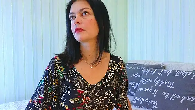 Snapshot of _Lily_ chatting on 11/05/25, 06:13 Lily online show from 11/05/25, 06:13