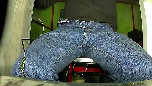 Snapshot of Walltaz chatting on 10/12/25, 03:38 Walltaz online show from 10/12/25, 03:38