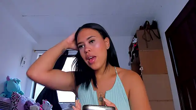 Snapshot of AlondraDiossa03 chatting on 10/22/25, 05:45 AlondraDiossa03 online show from 10/22/25, 05:45