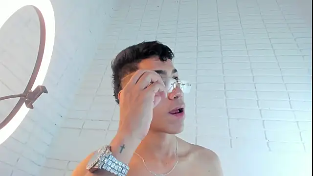 Snapshot of AlanNaughty chatting on 12/29/24, 07:50 AlanNaughty online show from 12/29/24, 07:50