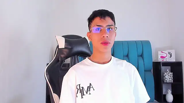 Snapshot of AlanNaughty chatting on 01/23/25, 10:01 AlanNaughty online show from 01/23/25, 10:01