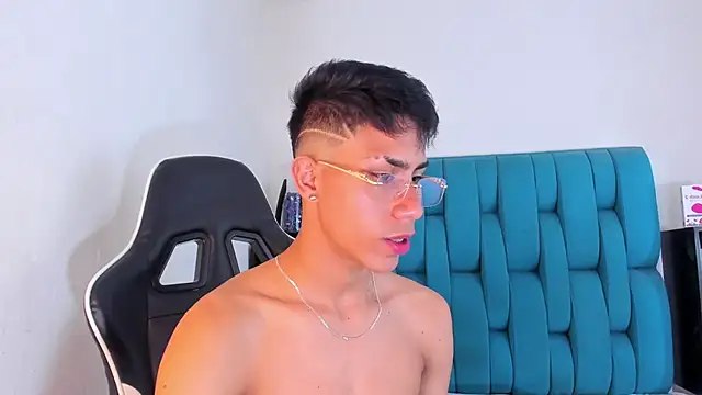 Snapshot of AlanNaughty chatting on 01/26/25, 10:45 AlanNaughty online show from 01/26/25, 10:45