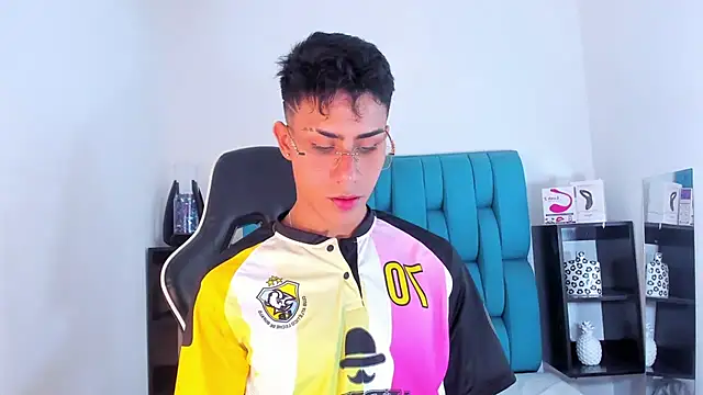 Snapshot of AlanNaughty chatting on 01/29/25, 08:46 AlanNaughty online show from 01/29/25, 08:46