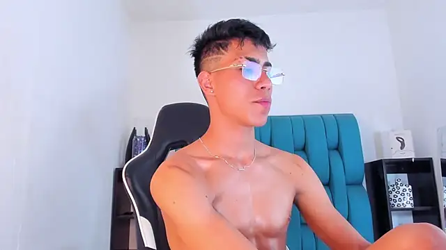 Snapshot of AlanNaughty chatting on 01/29/25, 11:56 AlanNaughty online show from 01/29/25, 11:56