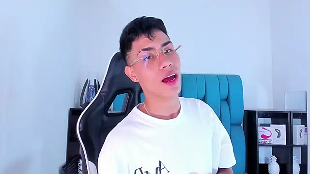 Snapshot of AlanNaughty chatting on 02/07/25, 08:31 AlanNaughty online show from 02/07/25, 08:31