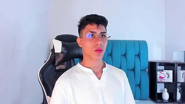 Snapshot of AlanNaughty chatting on 02/12/25, 04:01 AlanNaughty online show from 02/12/25, 04:01