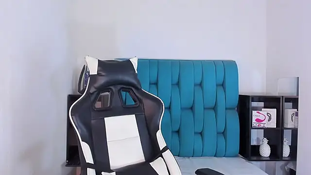 Snapshot of AlanNaughty chatting on 02/15/25, 08:54 AlanNaughty online show from 02/15/25, 08:54