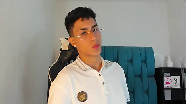 Snapshot of AlanNaughty chatting on 03/02/25, 03:02 AlanNaughty online show from 03/02/25, 03:02