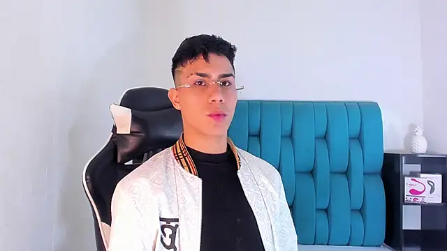 Snapshot of AlanNaughty chatting on 03/07/25, 08:33 AlanNaughty online show from 03/07/25, 08:33