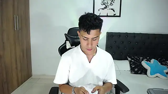 Snapshot of AlanNaughty chatting on 10/29/25, 03:20 AlanNaughty online show from 10/29/25, 03:20