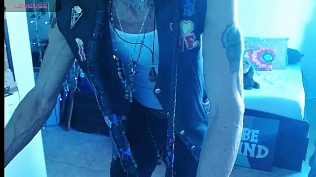 Snapshot of mycock2474u chatting on 03/21/25, 01:02 mycock2474u online show from 03/21/25, 01:02