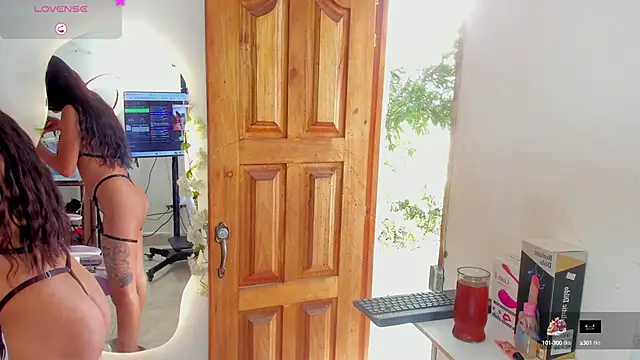 Snapshot of sofia_gold_ chatting on 10/27/25, 07:07 sofia gold online show from 10/27/25, 07:07