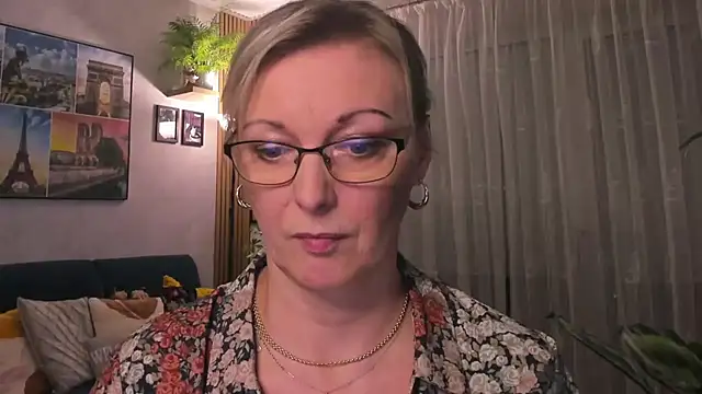 vanessa chat online show from 03/10/25, 08:23