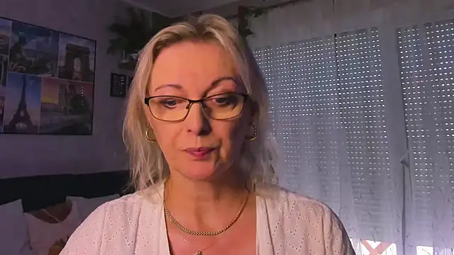 vanessa chat online show from 09/17/25, 01:24