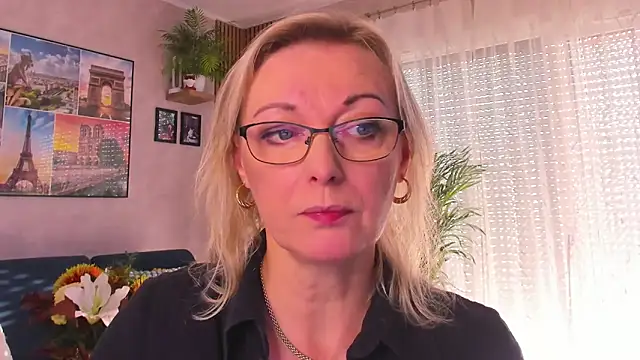 vanessa chat online show from 10/31/25, 07:20