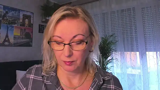 vanessa chat online show from 11/03/25, 02:18