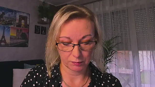 vanessa chat online show from 11/16/25, 02:33