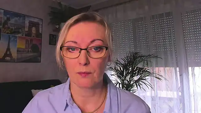 Snapshot of vanessa_chat chatting on 03/25/26, 02:12 vanessa chat online show from 03/25/26, 02:12