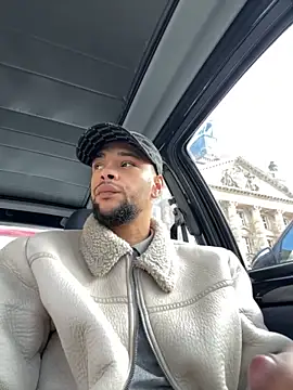 Lionayowe online show from 11/18/25, 11:36