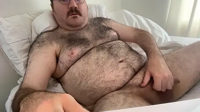 Snapshot of elagobear chatting on 06/19/26, 06:45 elagobear online show from 06/19/26, 06:45