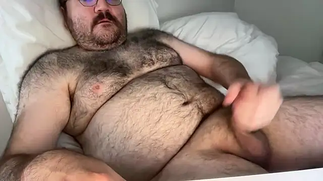 Snapshot of elagobear chatting on 07/15/26, 05:45 elagobear online show from 07/15/26, 05:45