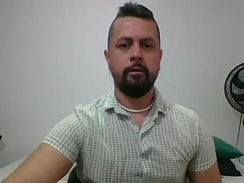 Snapshot of TRIISTAN_KING10 chatting on 01/15/26, 04:11 TRIISTAN KING10 online show from 01/15/26, 04:11