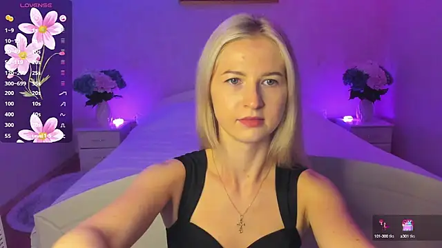 AnnaCarrera online show from 10/13/25, 09:04