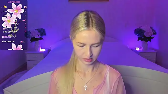 AnnaCarrera online show from 10/28/25, 08:00