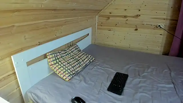 maks wolfis online show from 03/12/25, 04:19