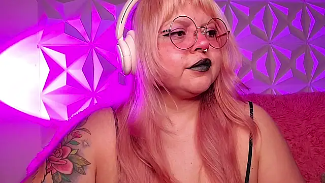 Satyn doll online show from 05/04/26, 11:45