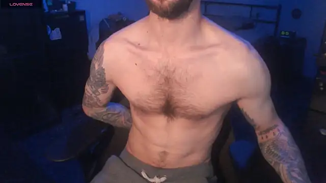 Snapshot of SexxxyLouis chatting on 11/03/25, 09:10 SexxxyLouis online show from 11/03/25, 09:10