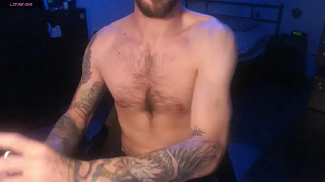 Snapshot of SexxxyLouis chatting on 11/04/25, 09:25 SexxxyLouis online show from 11/04/25, 09:25