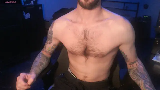 Snapshot of SexxxyLouis chatting on 11/05/25, 01:55 SexxxyLouis online show from 11/05/25, 01:55