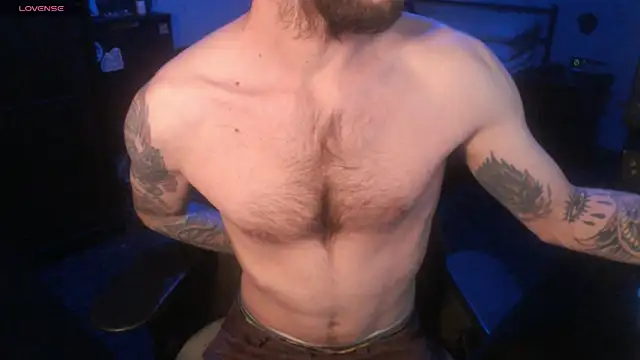 Snapshot of SexxxyLouis chatting on 11/25/25, 02:17 SexxxyLouis online show from 11/25/25, 02:17