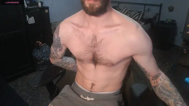 Snapshot of SexxxyLouis chatting on 11/26/25, 10:27 SexxxyLouis online show from 11/26/25, 10:27