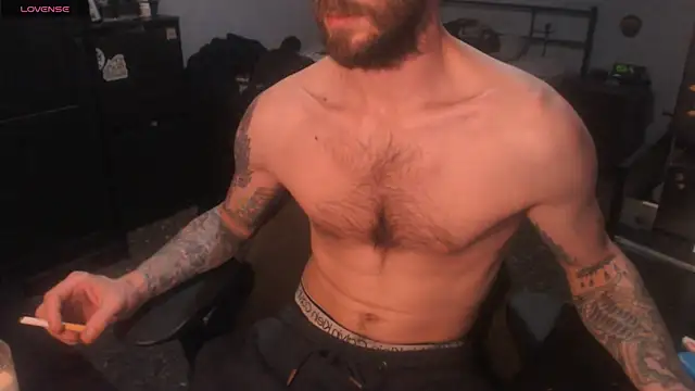 Snapshot of SexxxyLouis chatting on 11/28/25, 08:11 SexxxyLouis online show from 11/28/25, 08:11