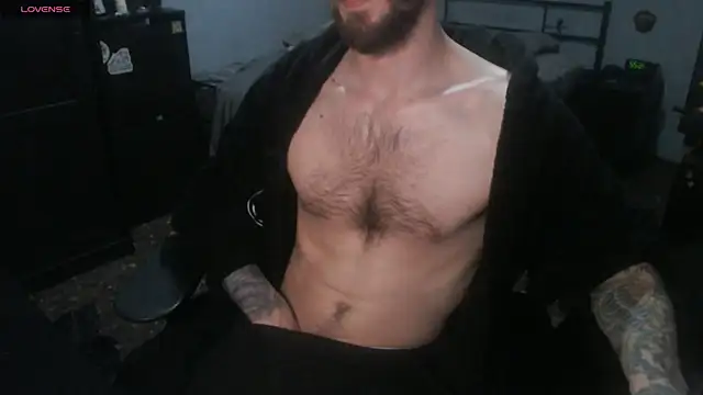 Snapshot of SexxxyLouis chatting on 12/16/25, 02:22 SexxxyLouis online show from 12/16/25, 02:22