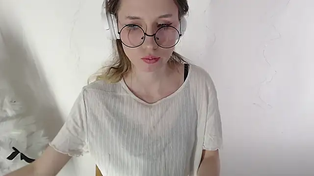  Hanna Moon  online show from 02/07/26, 10:08