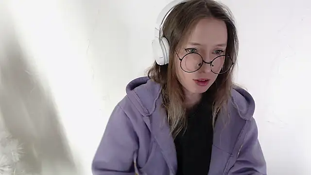  Hanna Moon  online show from 02/11/26, 11:37