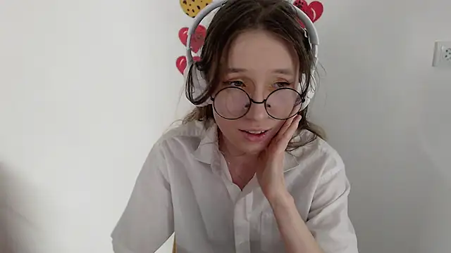  Hanna Moon  online show from 04/20/26, 11:57