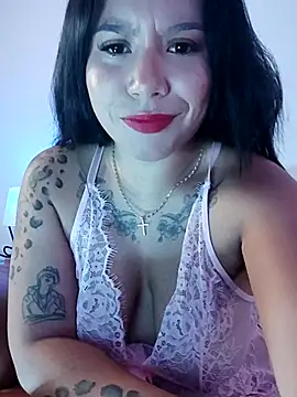 Snapshot of little_susie chatting on 09/18/25, 06:48 little susie online show from 09/18/25, 06:48