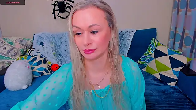 EllenMoore online show from 11/02/25, 03:09