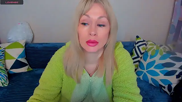 EllenMoore online show from 04/29/26, 03:10