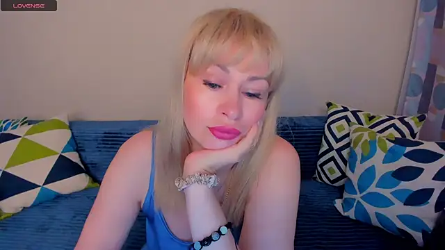 EllenMoore online show from 07/25/26, 03:04