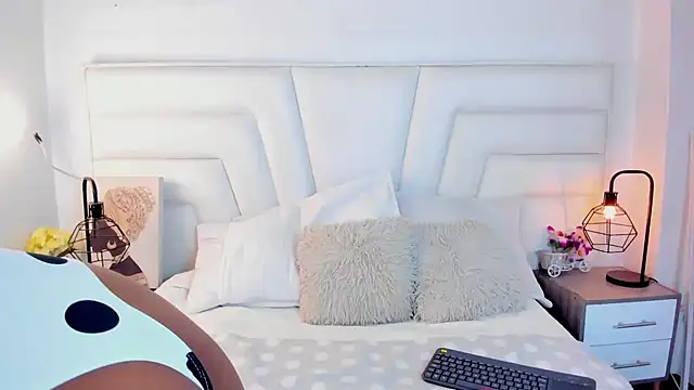 Ellie Alves online show from 12/24/24, 03:16