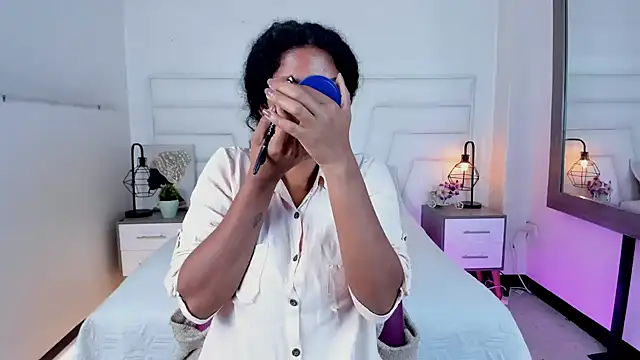 Ellie Alves online show from 02/19/25, 12:22