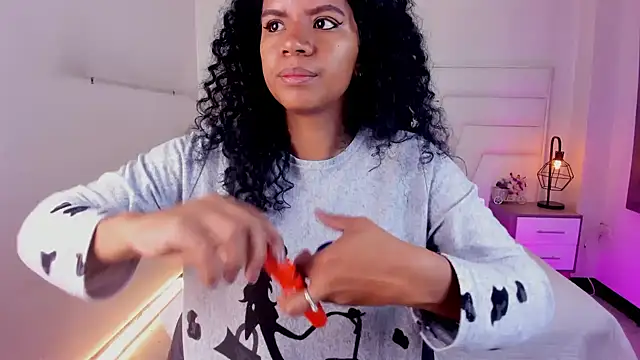 Ellie Alves online show from 02/25/25, 12:24